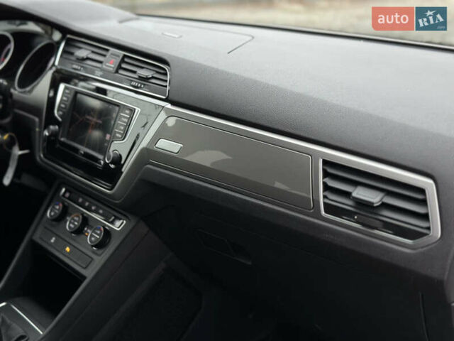 Белый Фольксваген Туран, объемом двигателя 1.6 л и пробегом 252 тыс. км за 14000 $, фото 43 на Automoto.ua