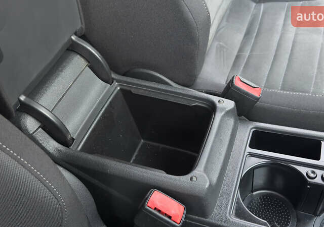 Белый Фольксваген Туран, объемом двигателя 1.97 л и пробегом 232 тыс. км за 16600 $, фото 63 на Automoto.ua