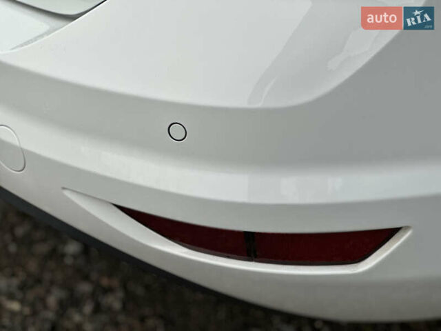 Белый Фольксваген Туран, объемом двигателя 1.6 л и пробегом 252 тыс. км за 14000 $, фото 15 на Automoto.ua