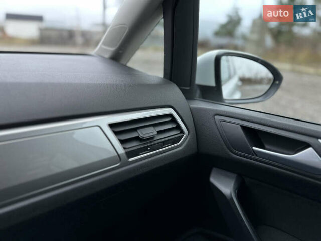 Белый Фольксваген Туран, объемом двигателя 1.6 л и пробегом 252 тыс. км за 14000 $, фото 72 на Automoto.ua