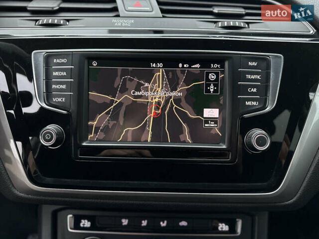 Белый Фольксваген Туран, объемом двигателя 1.6 л и пробегом 252 тыс. км за 14000 $, фото 35 на Automoto.ua