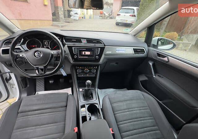 Белый Фольксваген Туран, объемом двигателя 1.97 л и пробегом 232 тыс. км за 16600 $, фото 47 на Automoto.ua