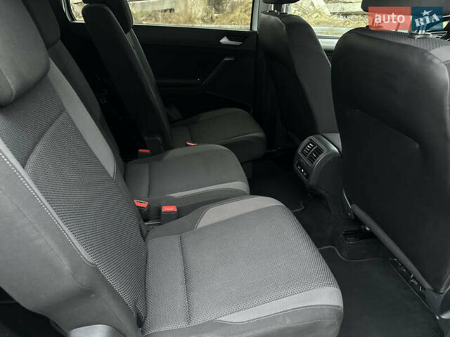 Белый Фольксваген Туран, объемом двигателя 1.6 л и пробегом 252 тыс. км за 14000 $, фото 60 на Automoto.ua