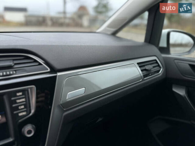 Белый Фольксваген Туран, объемом двигателя 1.6 л и пробегом 252 тыс. км за 14000 $, фото 69 на Automoto.ua