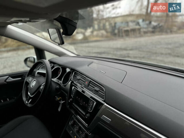 Белый Фольксваген Туран, объемом двигателя 1.6 л и пробегом 252 тыс. км за 14000 $, фото 47 на Automoto.ua