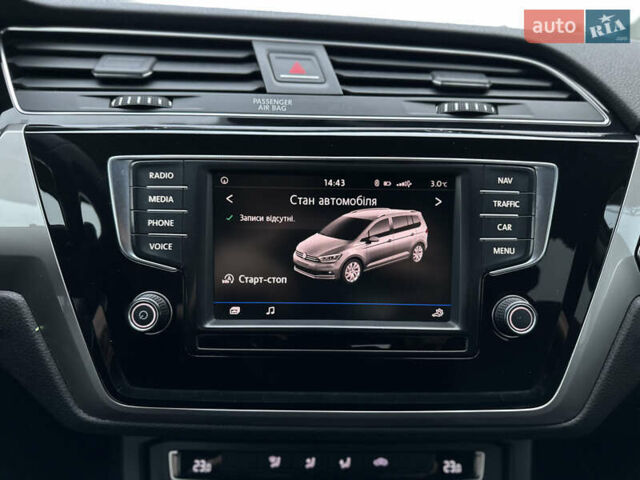 Белый Фольксваген Туран, объемом двигателя 1.6 л и пробегом 252 тыс. км за 14000 $, фото 71 на Automoto.ua