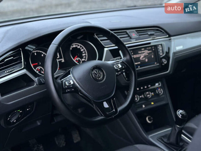 Белый Фольксваген Туран, объемом двигателя 1.6 л и пробегом 252 тыс. км за 14000 $, фото 27 на Automoto.ua