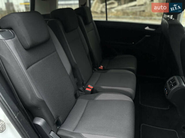 Белый Фольксваген Туран, объемом двигателя 1.6 л и пробегом 252 тыс. км за 14000 $, фото 52 на Automoto.ua