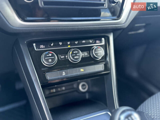 Фольксваген Туран 2017 у Хмельницькому на Automoto.ua Білий Фольксваген Туран, об'ємом двигуна 1.6 л та пробігом 189 тис. км за 15550 $, фото 25 на Automoto.ua