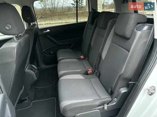 Белый Фольксваген Туран, объемом двигателя 1.6 л и пробегом 252 тыс. км за 14000 $, фото 56 на Automoto.ua