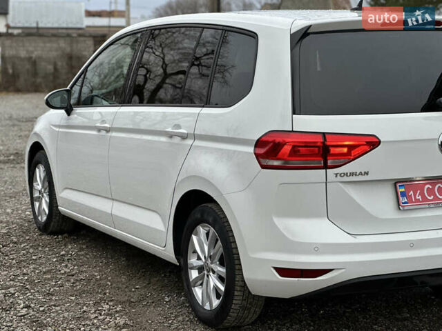 Белый Фольксваген Туран, объемом двигателя 1.6 л и пробегом 252 тыс. км за 14000 $, фото 7 на Automoto.ua
