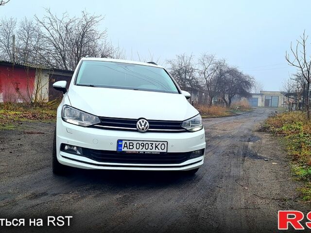 Білий Фольксваген Туран, об'ємом двигуна 2 л та пробігом 300 тис. км за 14600 $, фото 1 на Automoto.ua