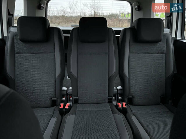 Белый Фольксваген Туран, объемом двигателя 1.6 л и пробегом 252 тыс. км за 14000 $, фото 80 на Automoto.ua