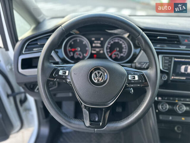 Белый Фольксваген Туран, объемом двигателя 1.6 л и пробегом 189 тыс. км за 15999 $, фото 27 на Automoto.ua