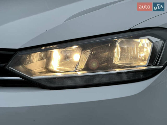 Белый Фольксваген Туран, объемом двигателя 1.6 л и пробегом 252 тыс. км за 14000 $, фото 9 на Automoto.ua