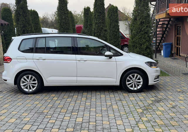 Белый Фольксваген Туран, объемом двигателя 1.97 л и пробегом 232 тыс. км за 16600 $, фото 6 на Automoto.ua