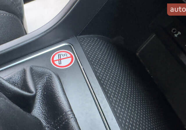 Белый Фольксваген Туран, объемом двигателя 1.97 л и пробегом 232 тыс. км за 16600 $, фото 70 на Automoto.ua