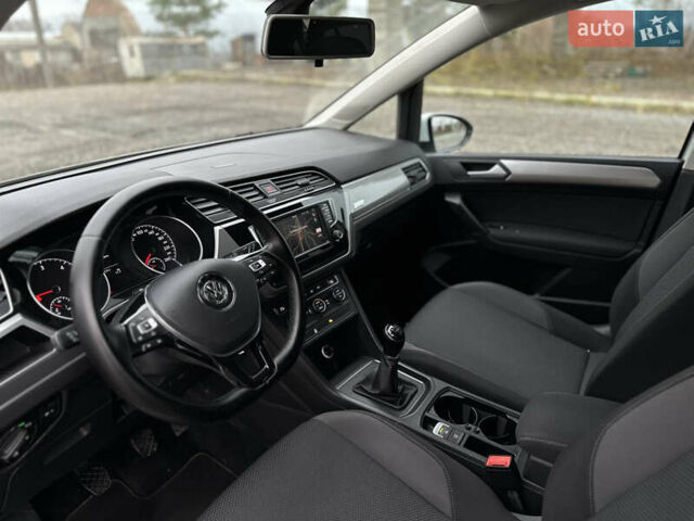 Белый Фольксваген Туран, объемом двигателя 1.6 л и пробегом 252 тыс. км за 14000 $, фото 41 на Automoto.ua