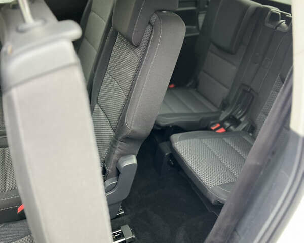 Белый Фольксваген Туран, объемом двигателя 1.97 л и пробегом 190 тыс. км за 18300 $, фото 17 на Automoto.ua