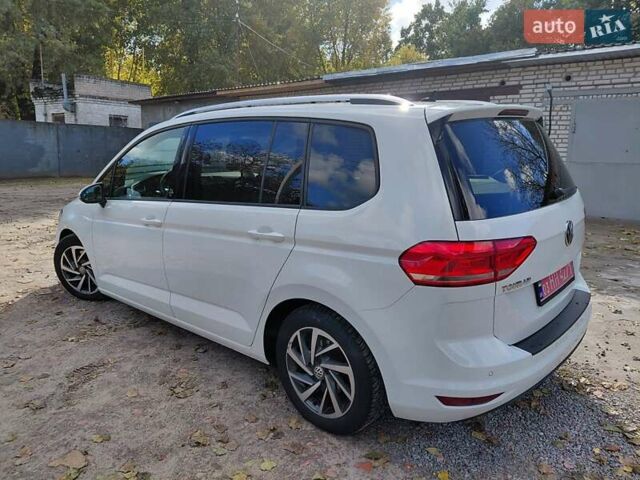 Белый Фольксваген Туран, объемом двигателя 1.6 л и пробегом 240 тыс. км за 16500 $, фото 6 на Automoto.ua