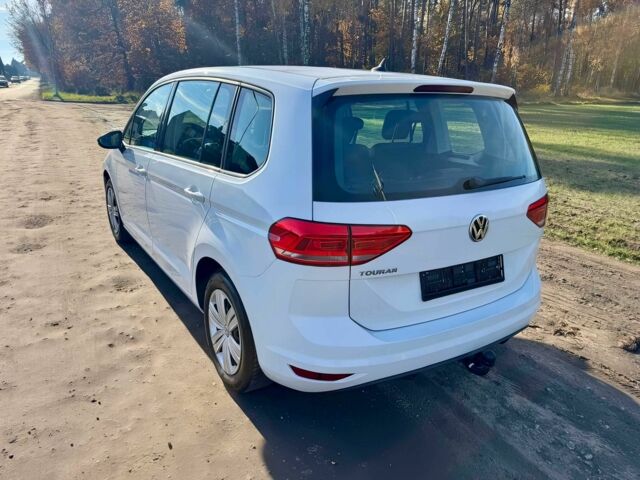 Белый Фольксваген Туран, объемом двигателя 1.6 л и пробегом 45 тыс. км за 8500 $, фото 4 на Automoto.ua