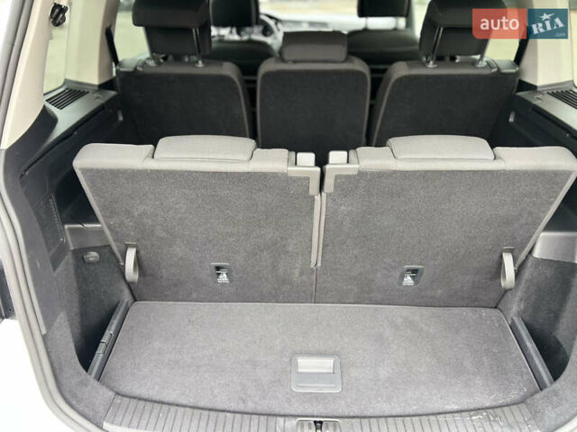 Белый Фольксваген Туран, объемом двигателя 1.97 л и пробегом 190 тыс. км за 18300 $, фото 18 на Automoto.ua