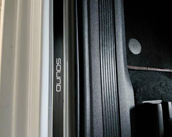 Белый Фольксваген Туран, объемом двигателя 1.6 л и пробегом 240 тыс. км за 16500 $, фото 16 на Automoto.ua