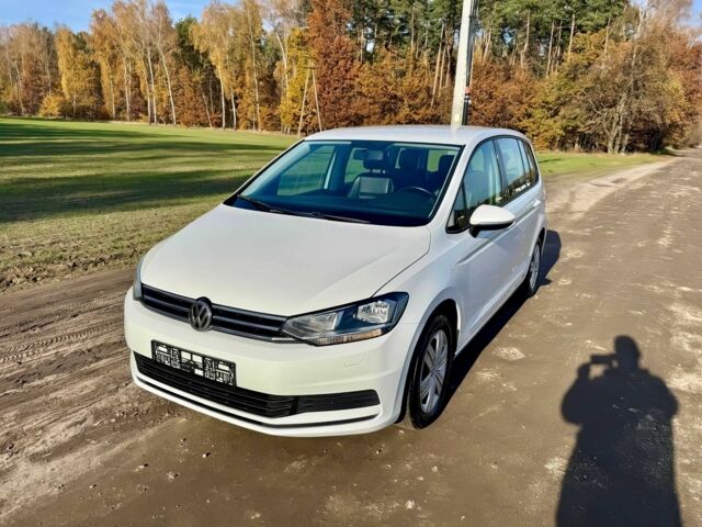 Белый Фольксваген Туран, объемом двигателя 1.6 л и пробегом 45 тыс. км за 8500 $, фото 1 на Automoto.ua