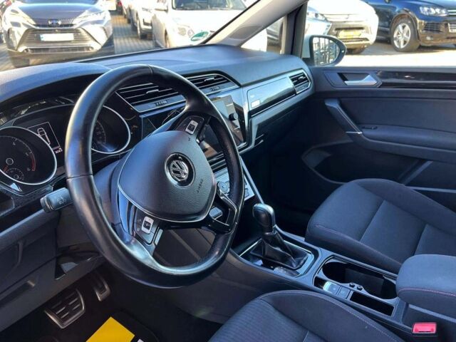 Белый Фольксваген Туран, объемом двигателя 2 л и пробегом 220 тыс. км за 18000 $, фото 8 на Automoto.ua