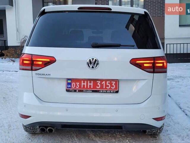 Белый Фольксваген Туран, объемом двигателя 1.97 л и пробегом 218 тыс. км за 16900 $, фото 5 на Automoto.ua