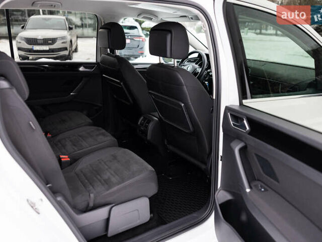 Белый Фольксваген Туран, объемом двигателя 2 л и пробегом 286 тыс. км за 19300 $, фото 82 на Automoto.ua