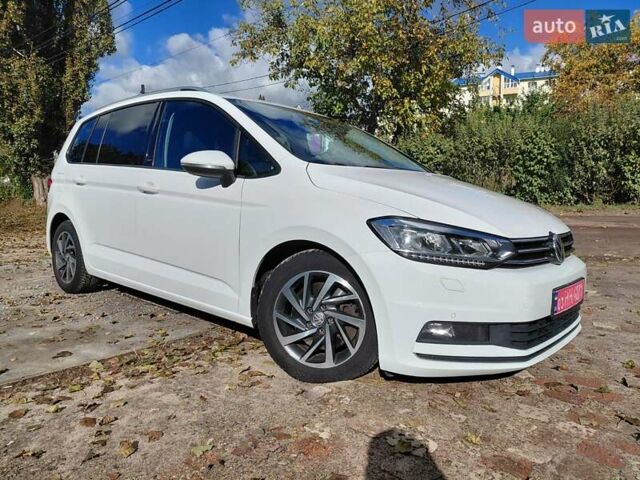 Белый Фольксваген Туран, объемом двигателя 1.6 л и пробегом 240 тыс. км за 16500 $, фото 5 на Automoto.ua