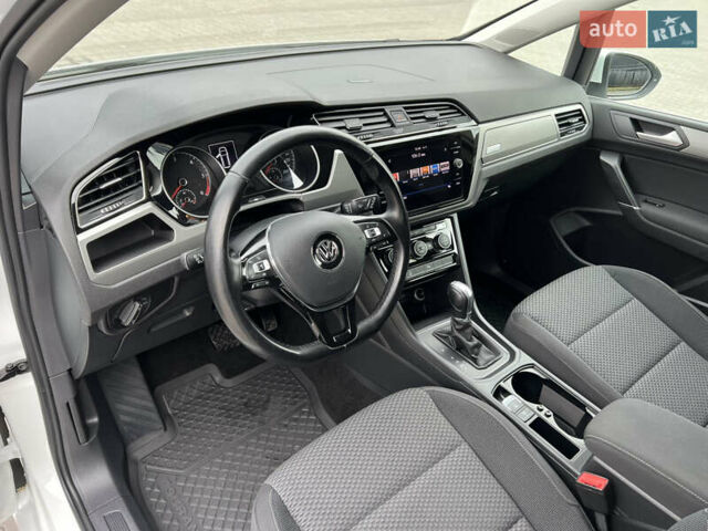 Белый Фольксваген Туран, объемом двигателя 1.97 л и пробегом 190 тыс. км за 18300 $, фото 10 на Automoto.ua