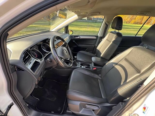 Белый Фольксваген Туран, объемом двигателя 1.6 л и пробегом 45 тыс. км за 8500 $, фото 6 на Automoto.ua