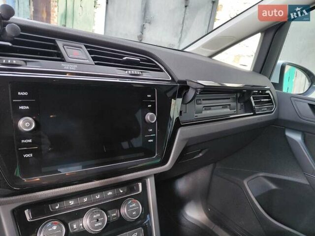 Белый Фольксваген Туран, объемом двигателя 1.6 л и пробегом 240 тыс. км за 16500 $, фото 13 на Automoto.ua