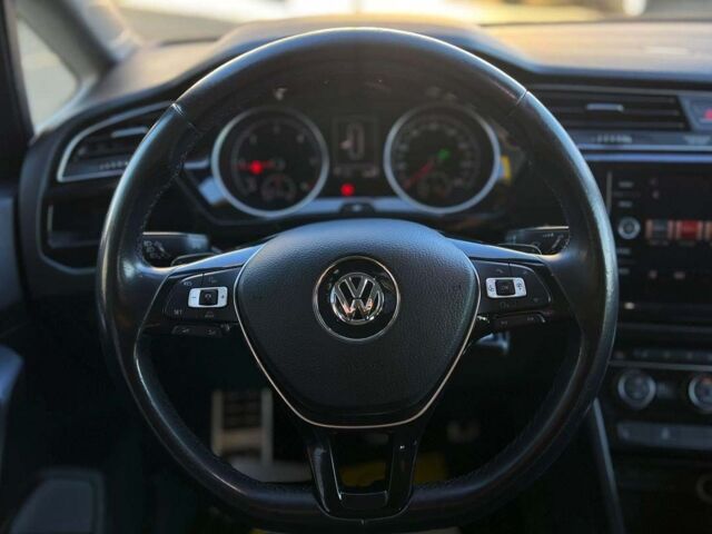 Белый Фольксваген Туран, объемом двигателя 2 л и пробегом 220 тыс. км за 18000 $, фото 14 на Automoto.ua