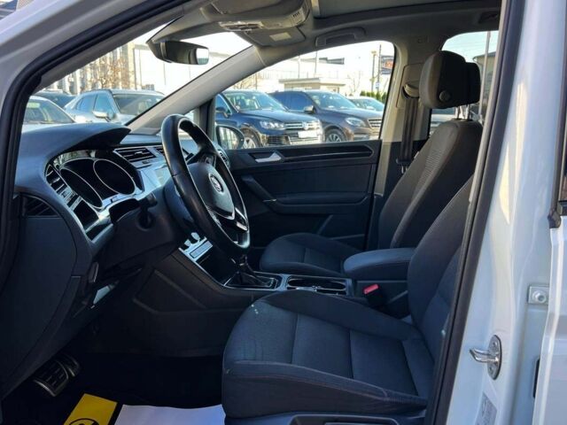 Белый Фольксваген Туран, объемом двигателя 2 л и пробегом 220 тыс. км за 18000 $, фото 7 на Automoto.ua