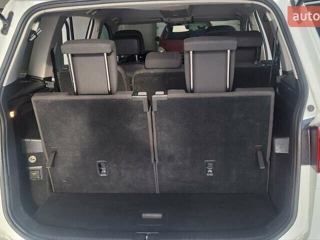 Белый Фольксваген Туран, объемом двигателя 1.97 л и пробегом 218 тыс. км за 16900 $, фото 31 на Automoto.ua