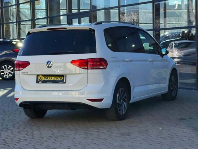 Белый Фольксваген Туран, объемом двигателя 2 л и пробегом 220 тыс. км за 18000 $, фото 3 на Automoto.ua