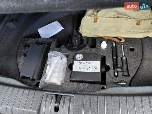 Белый Фольксваген Туран, объемом двигателя 1.6 л и пробегом 240 тыс. км за 16500 $, фото 15 на Automoto.ua