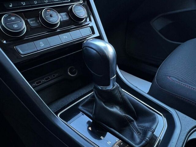 Белый Фольксваген Туран, объемом двигателя 2 л и пробегом 220 тыс. км за 18000 $, фото 18 на Automoto.ua