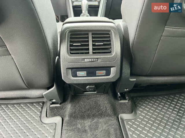 Белый Фольксваген Туран, объемом двигателя 1.97 л и пробегом 190 тыс. км за 18300 $, фото 19 на Automoto.ua