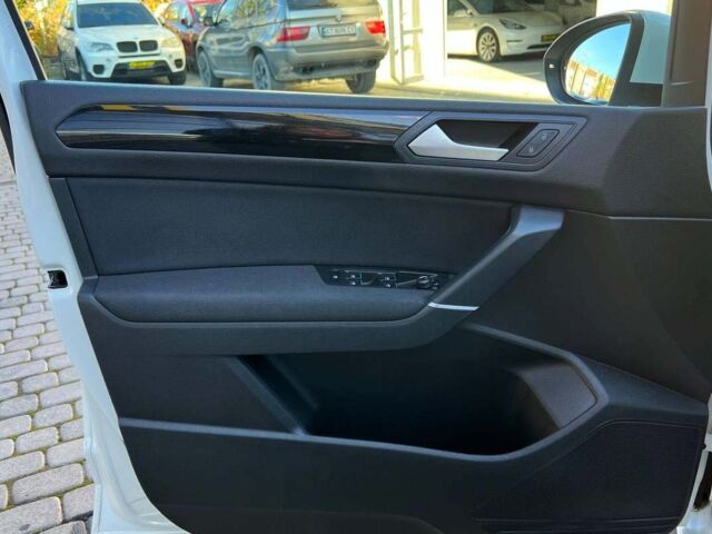 Белый Фольксваген Туран, объемом двигателя 2 л и пробегом 220 тыс. км за 18000 $, фото 6 на Automoto.ua