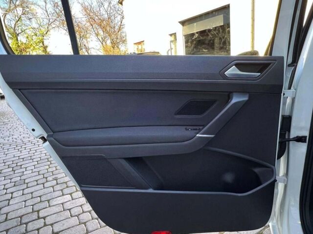 Белый Фольксваген Туран, объемом двигателя 2 л и пробегом 220 тыс. км за 18000 $, фото 19 на Automoto.ua