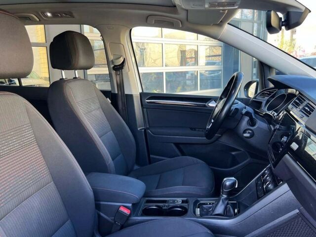 Белый Фольксваген Туран, объемом двигателя 2 л и пробегом 220 тыс. км за 18000 $, фото 15 на Automoto.ua