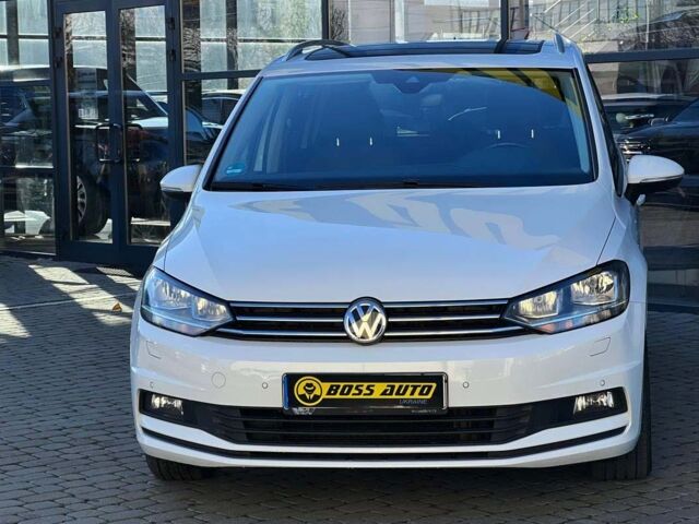 Белый Фольксваген Туран, объемом двигателя 2 л и пробегом 220 тыс. км за 18000 $, фото 1 на Automoto.ua