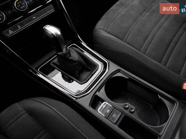 Белый Фольксваген Туран, объемом двигателя 2 л и пробегом 286 тыс. км за 19300 $, фото 67 на Automoto.ua