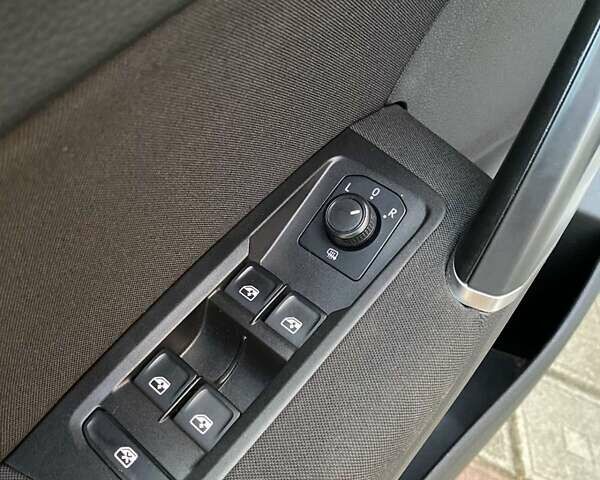 Белый Фольксваген Туран, объемом двигателя 1.6 л и пробегом 124 тыс. км за 17500 $, фото 17 на Automoto.ua