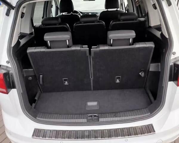 Білий Фольксваген Туран, об'ємом двигуна 2 л та пробігом 221 тис. км за 17500 $, фото 19 на Automoto.ua