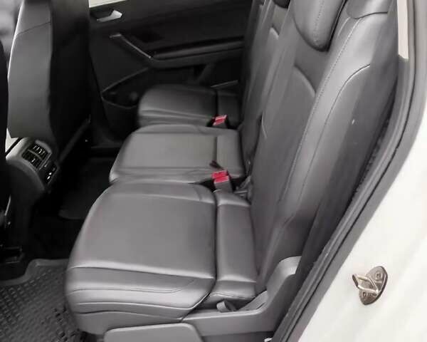 Білий Фольксваген Туран, об'ємом двигуна 2 л та пробігом 221 тис. км за 17500 $, фото 18 на Automoto.ua